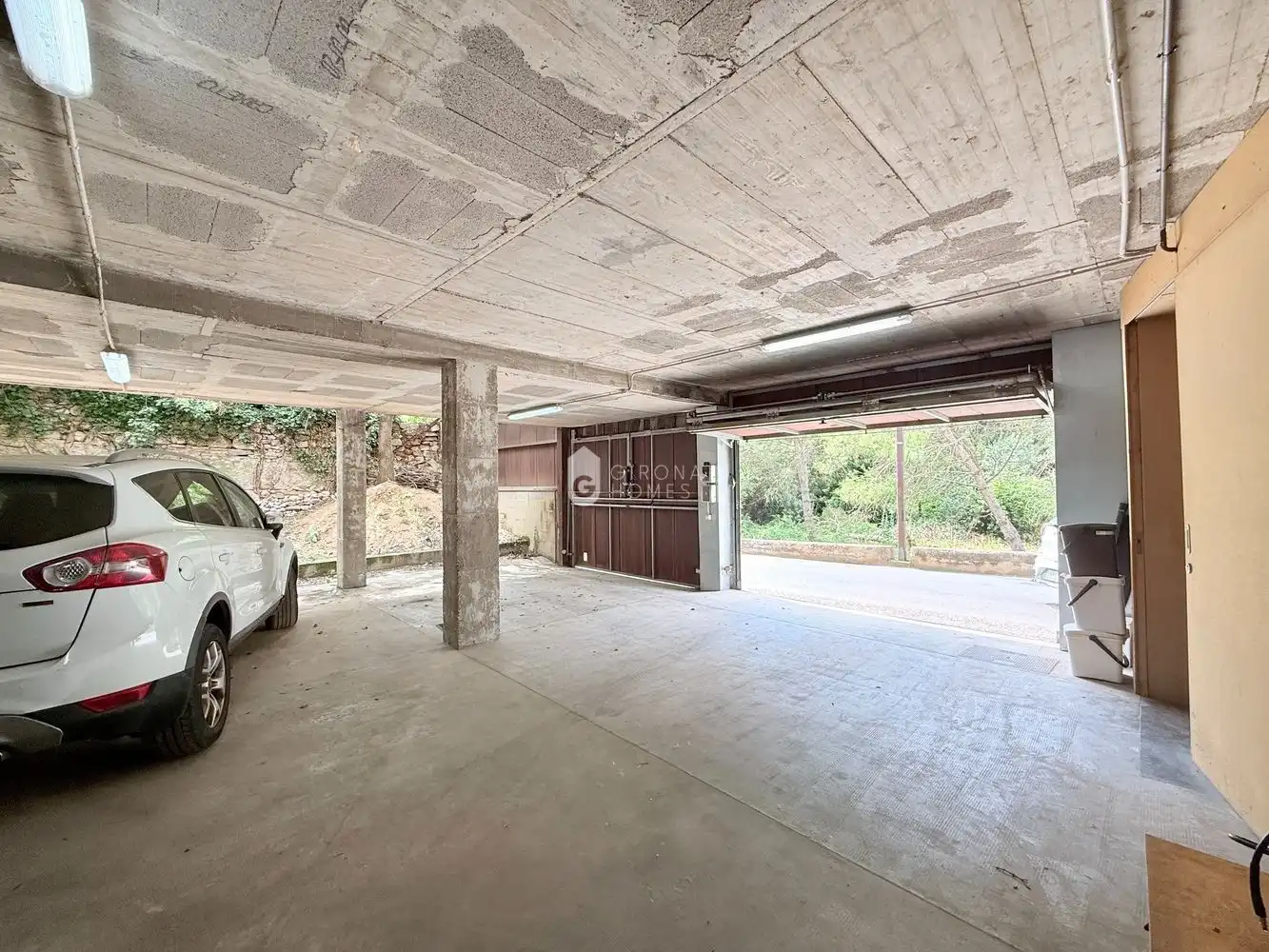 Aparcament de Casa o xalet de lloguer en Girona amb Aire condicionat, Calefacció i Jardí privat