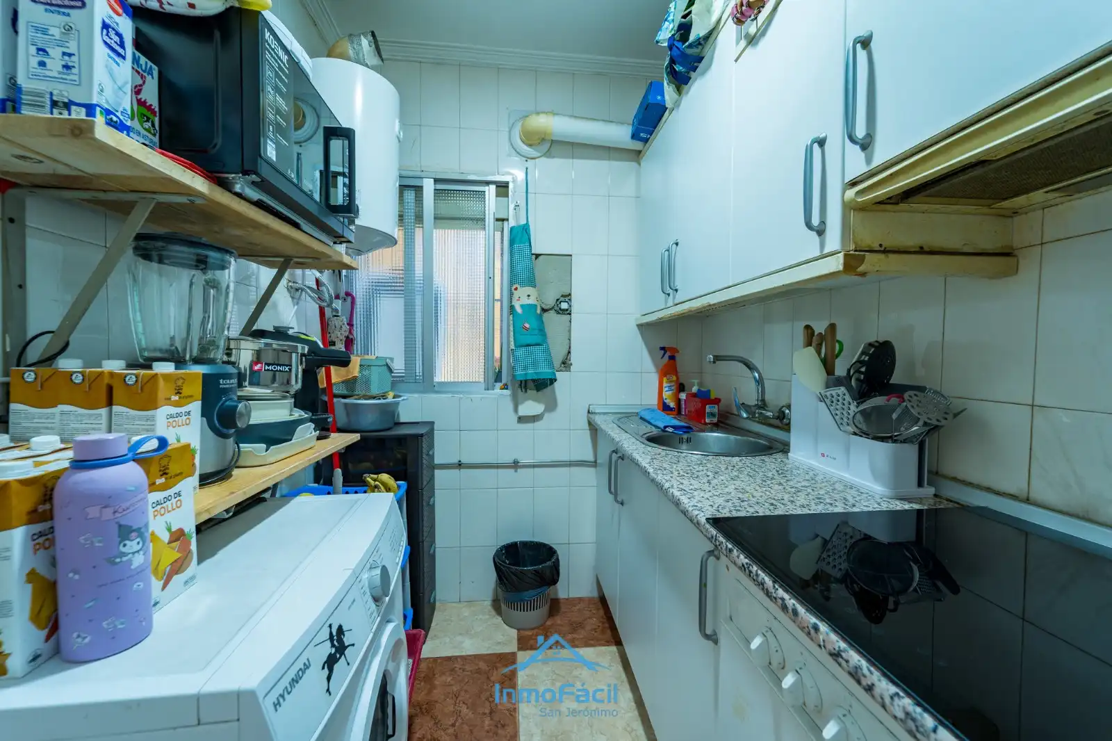 Kitchen of Flat for sale in Sevilla  with Air Conditioner and Furnished