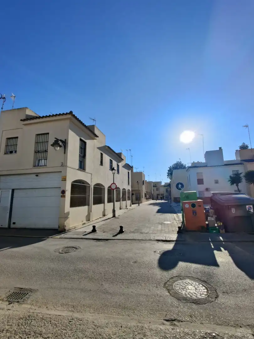 Außenansicht von Residential zum Verkauf in Chipiona
