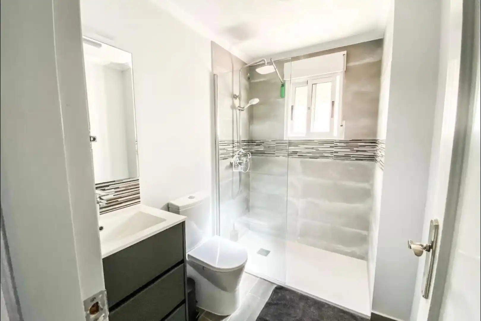 Badezimmer von Wohnungen zur Miete in Orihuela mit Klimaanlage, Terrasse und Schwimmbad