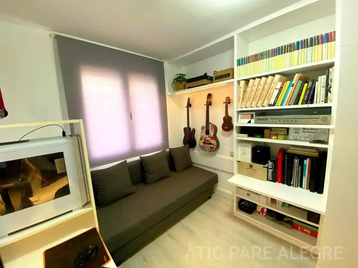 Sala d'estar de Àtic en venda en Terrassa amb Aire condicionat