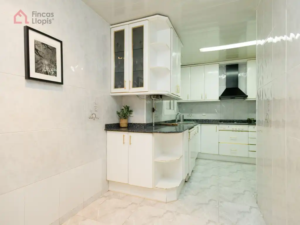 Cocina de Piso en venta en Barcelona con Balcón