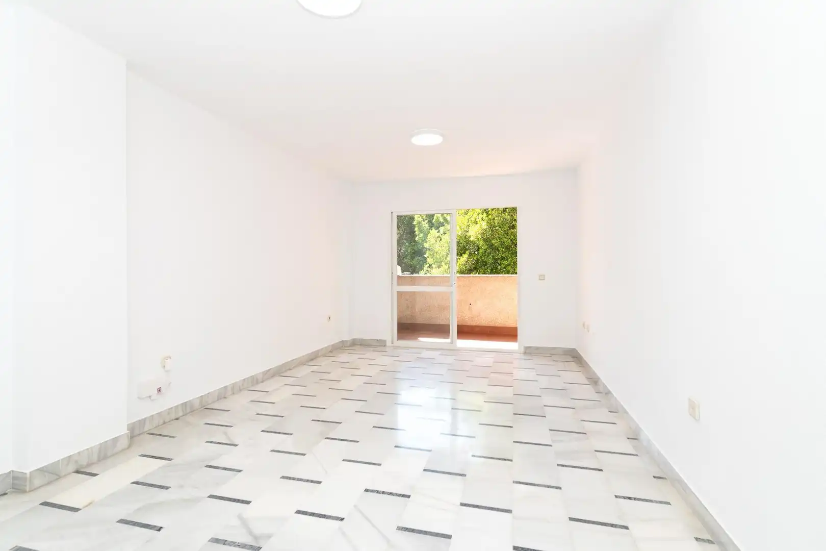 Piso en venta en Málaga con Terraza, Trastero y Piscina comunitaria
