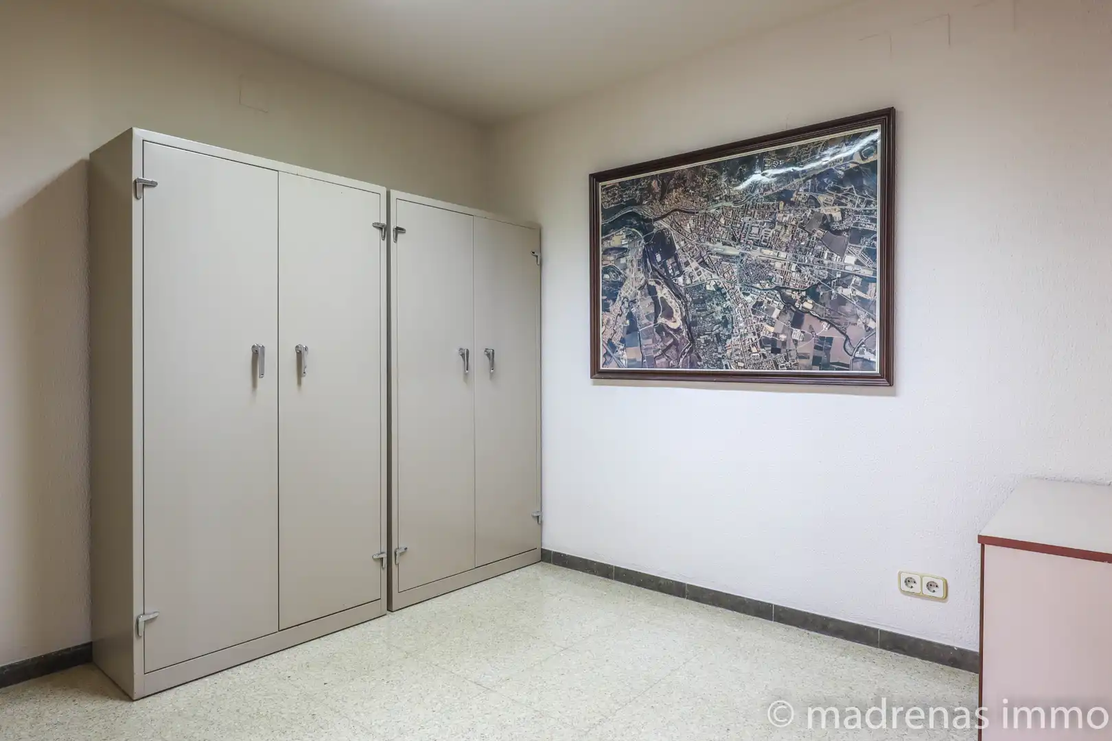 Schlafzimmer von Büro zur Miete in Girona mit Klimaanlage, Heizung und Möbliert