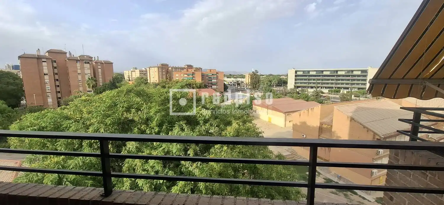 Vista exterior de Pis de lloguer en Murcia amb Terrassa i Traster