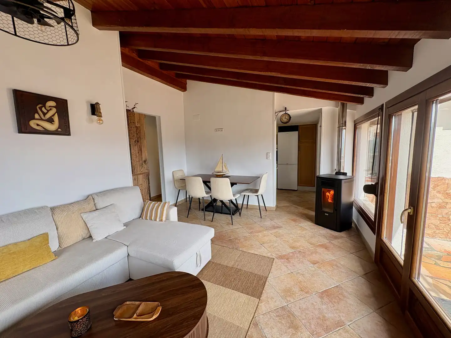 Sala d'estar de Casa o xalet en venda en Mutriku amb Jardí privat, Piscina i Moblat