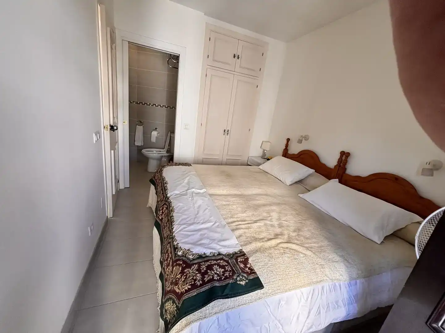 Habitación de Apartamento para compartir en Estepona con Aire acondicionado, Trastero y Piscina