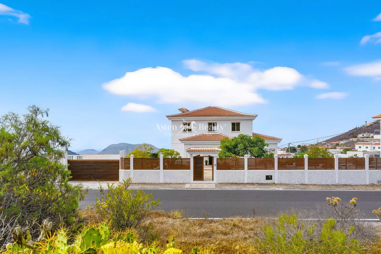 Exterior view of Houses for sale in La Camella