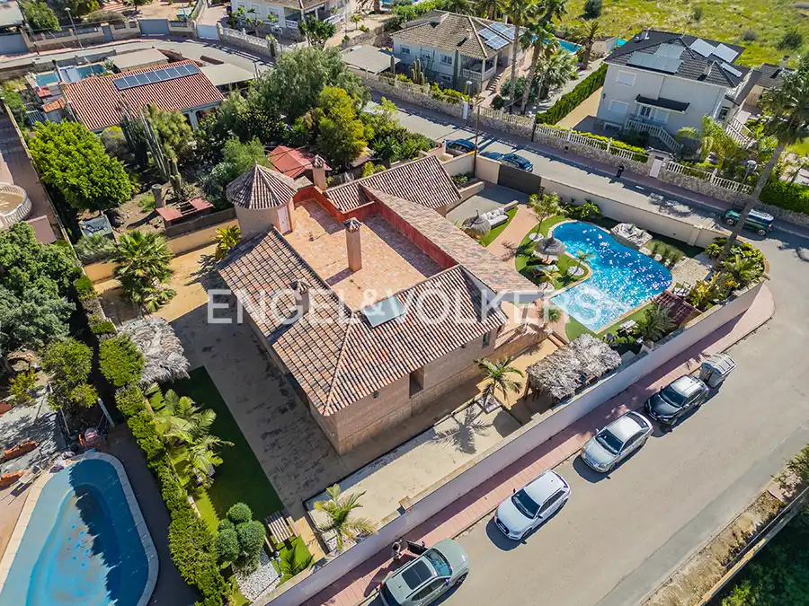 Exterior view of Houses for sale in San Vicente del Raspeig / Sant Vicent del Raspeig  with Air Conditioner, Heating and Private garden