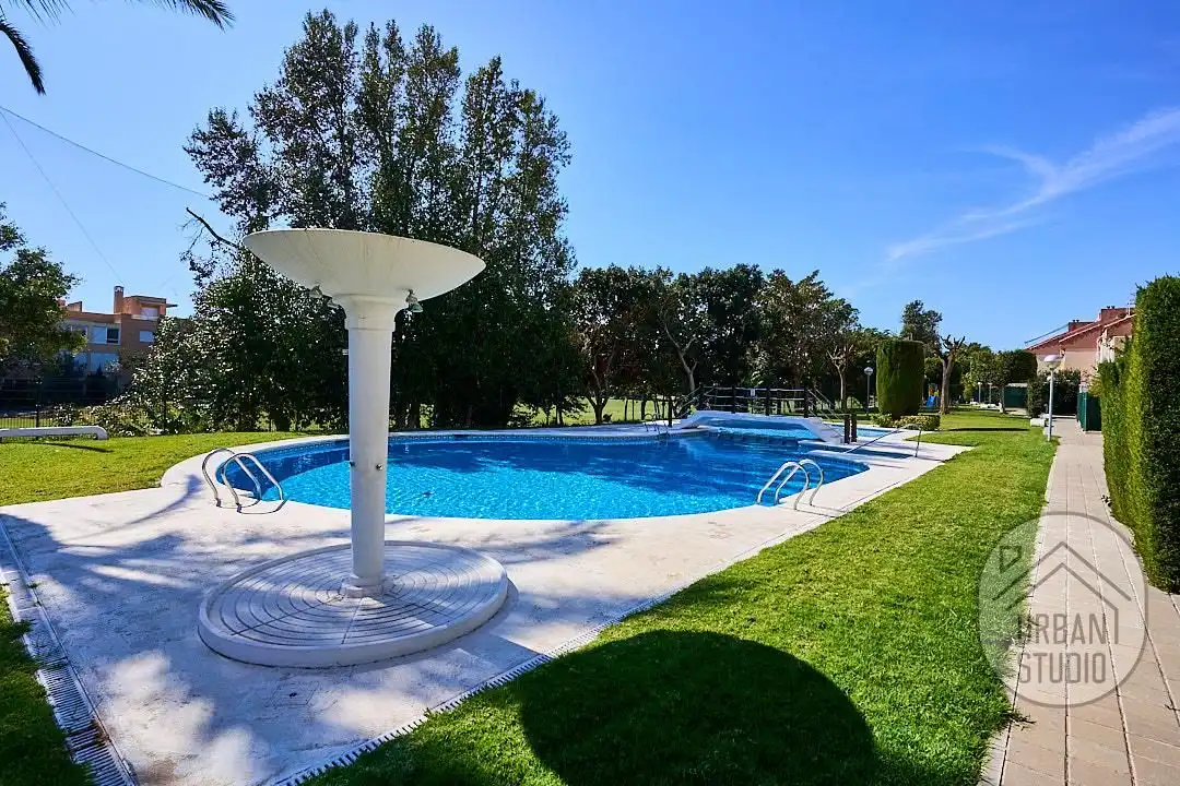 Piscina de Casa o xalet en venda en Alicante / Alacant amb Aire condicionat, Calefacció i Terrassa