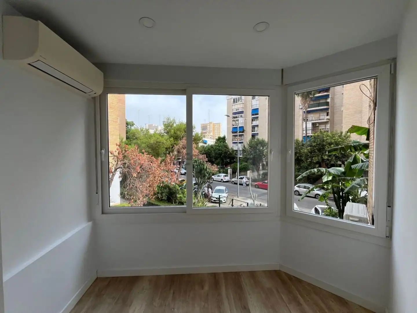 Habitación de Piso en venta en  Sevilla Capital con Aire acondicionado, Terraza y Balcón