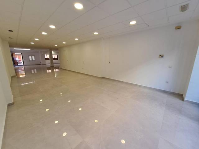 Local comercial en Alquiler en Avenida SANTS PATRONS en Albuixarres
