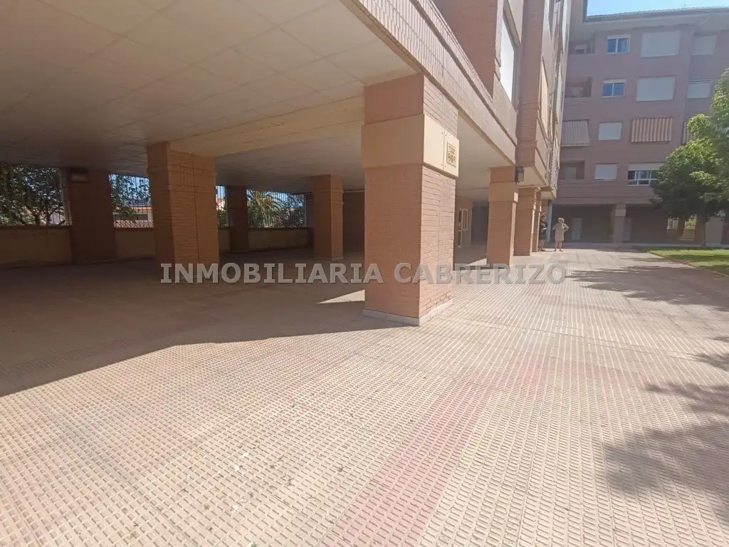 Vista exterior de Piso en venta en  Logroño con Calefacción, Parquet y Terraza