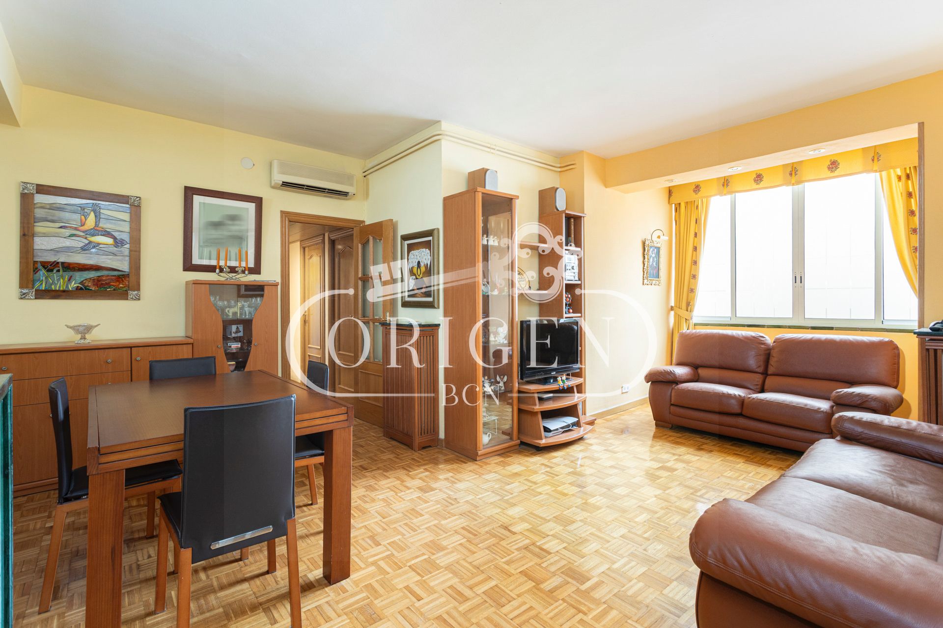 Living room of Flat for sale in  Barcelona Capital  with Air Conditioner, Heating and Furnished