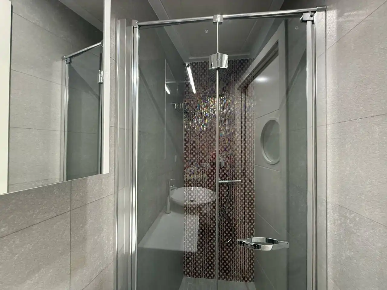 Bathroom of Flat for rent in Valencia  with Air Conditioner, Heating and Furnished