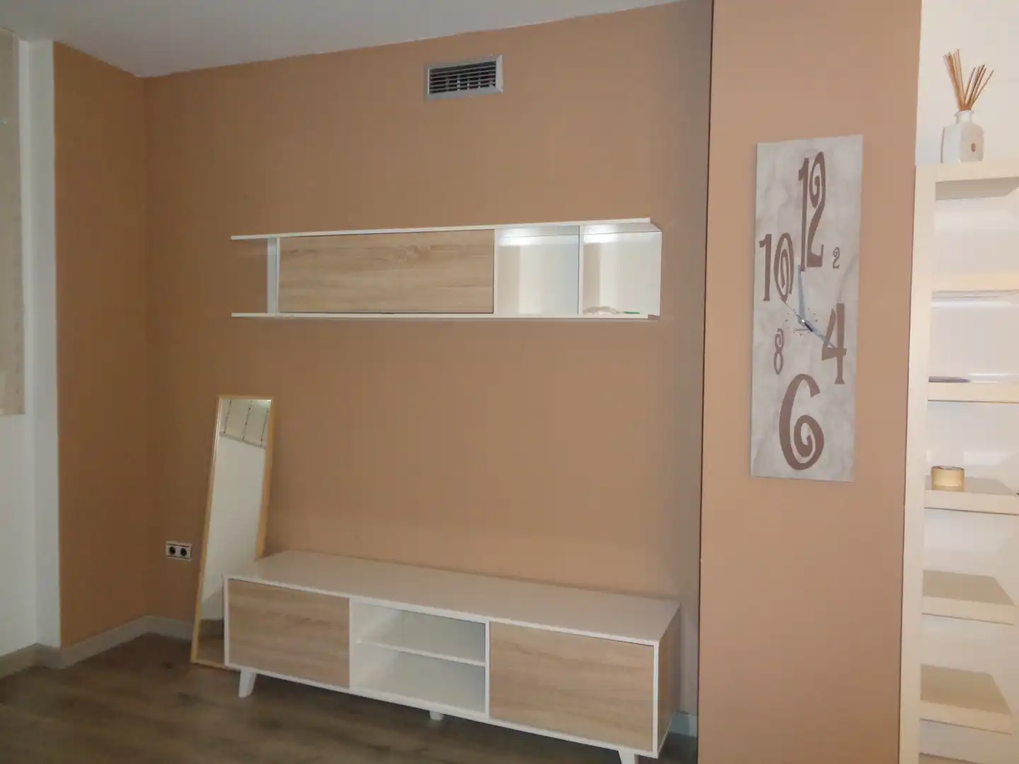 Sala de estar de Planta baja en venta en Terrassa con Aire acondicionado, Calefacción y Horno