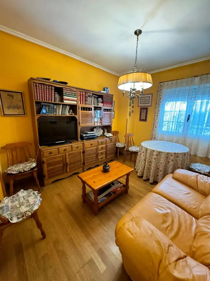 Sala d'estar de Pis en venda en Ponferrada amb Calefacció, Terrassa i Moblat
