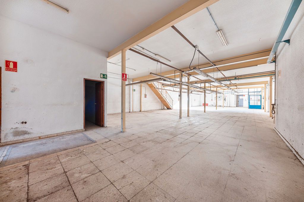 Nau industrial en venda a C/ Alemania , Campo Alto - Club de Campo