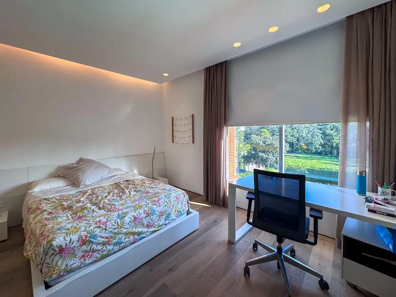 Bedroom of Houses for sale in Madrid  with Air Conditioner, Heating and Private garden