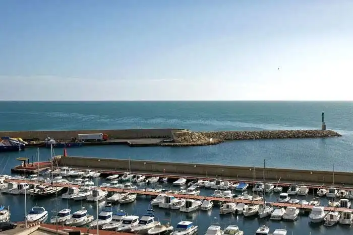 Vista exterior de Casa o xalet en venda en L'Ametlla de Mar  amb Aire condicionat, Jardí privat i Terrassa