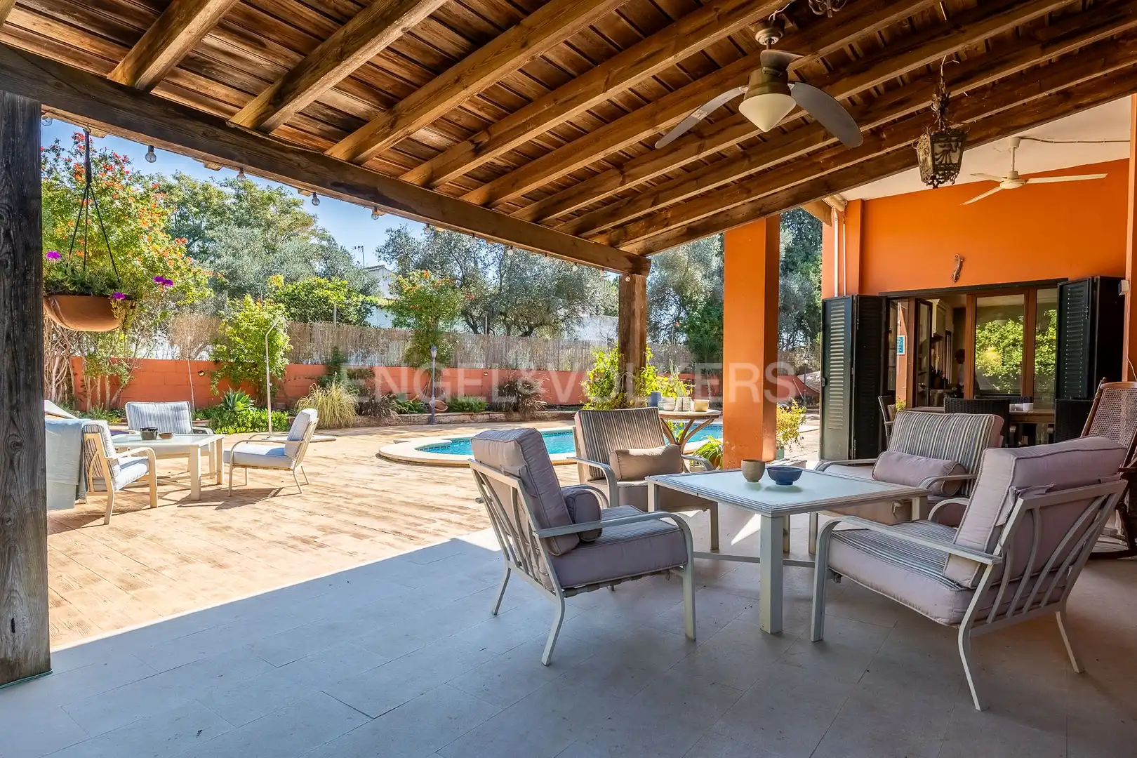 Terrassa de Casa o xalet en venda en Espartinas amb Aire condicionat, Calefacció i Jardí privat