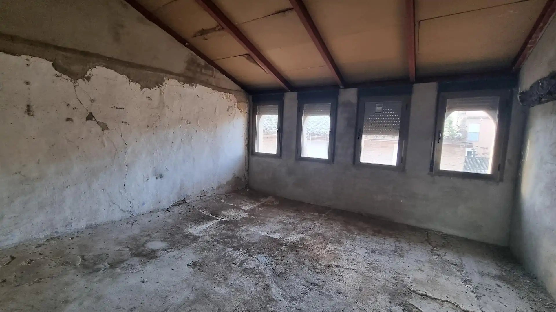 Haus oder Chalet zum Verkauf in Zaragoza mit Privatgarten und Terrasse