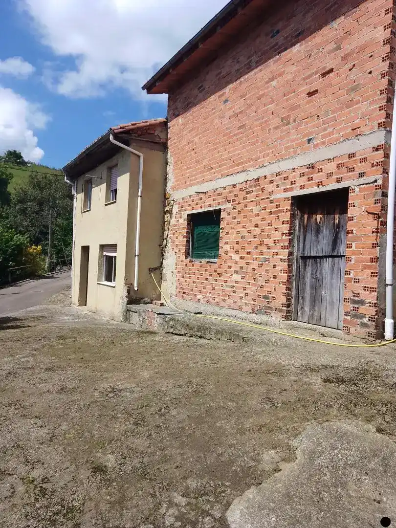 Vista exterior de Casa adosada en venta en Bimenes con Jardín privado