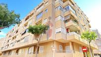 Vista exterior de Apartament en venda en Guardamar del Segura amb Aire condicionat, Terrassa i Balcó