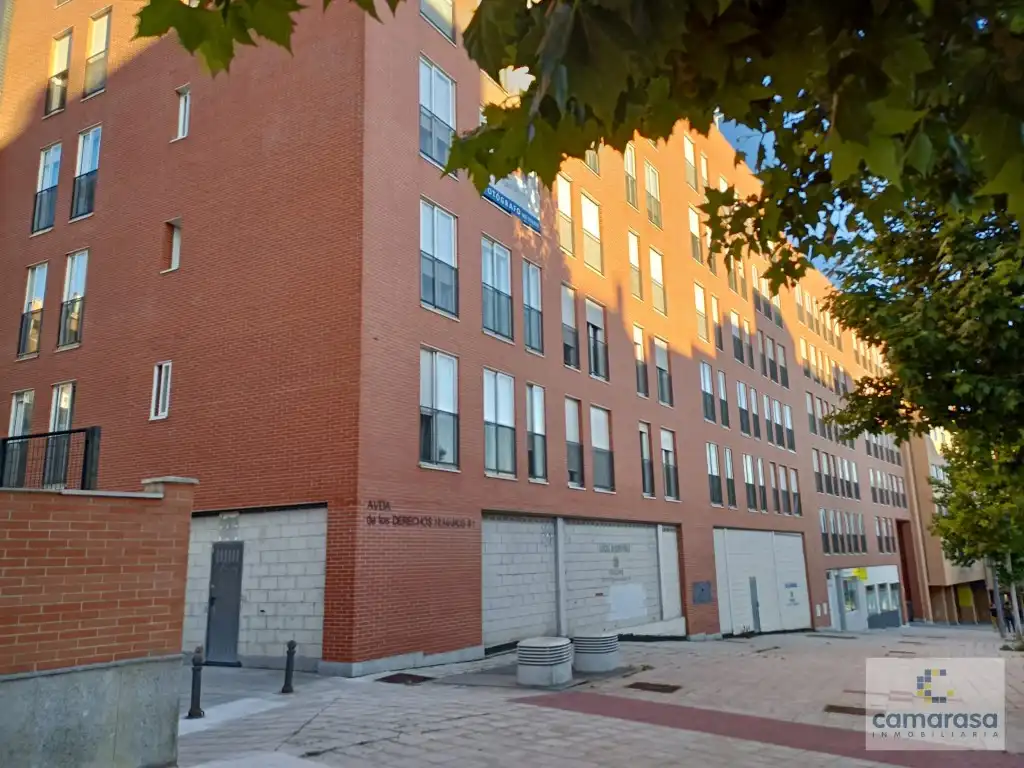 Vista exterior de Garatge en venda en Ávila