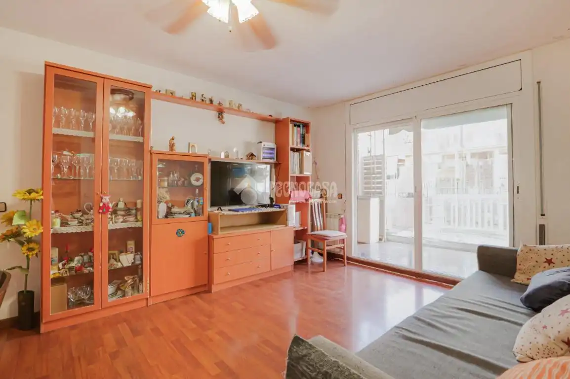 Sala d'estar de Àtic en venda en Sant Vicenç Dels Horts amb Aire condicionat, Terrassa i Balcó