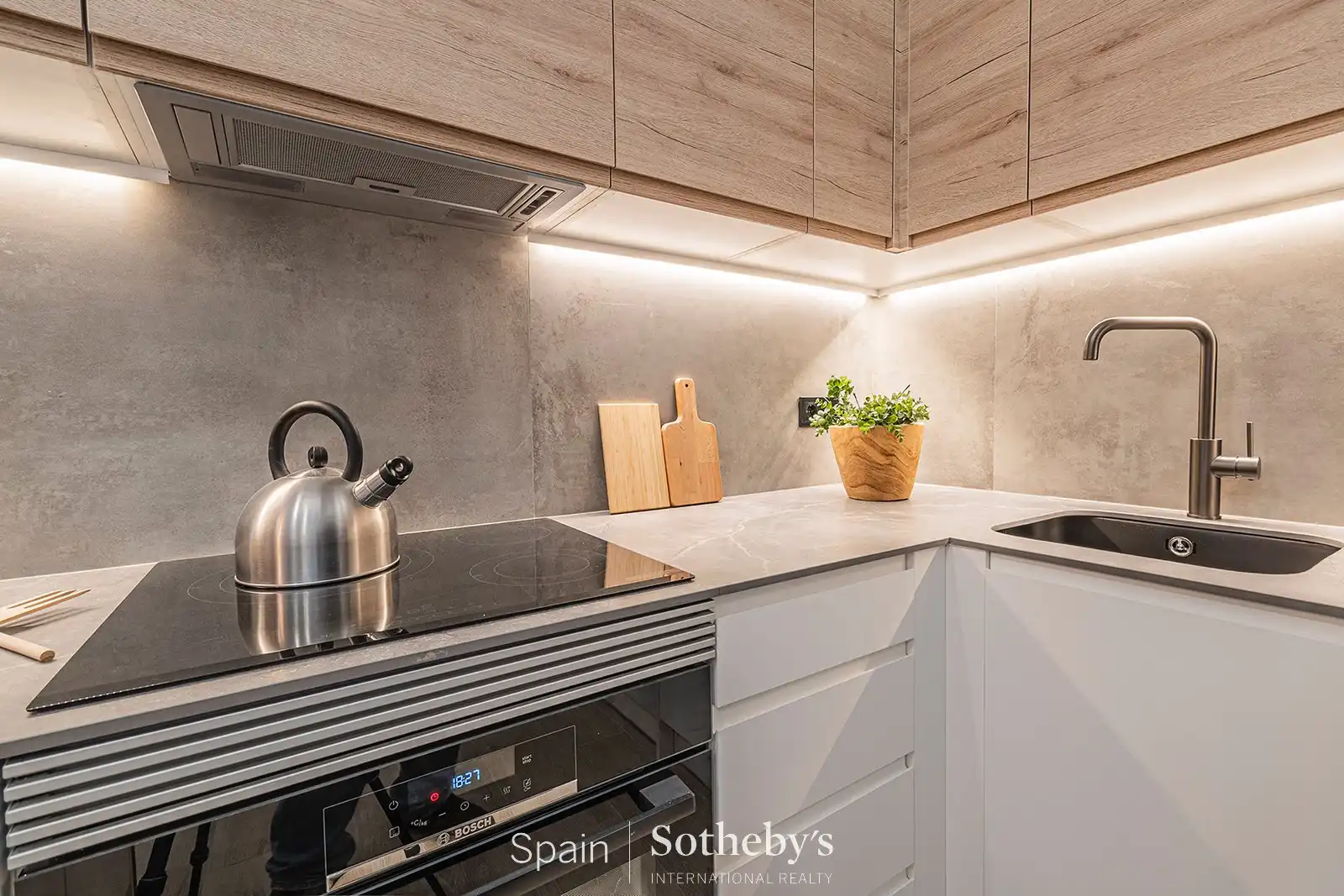 Cuina de Apartament en venda en Barcelona amb Aire condicionat, Calefacció i Terrassa