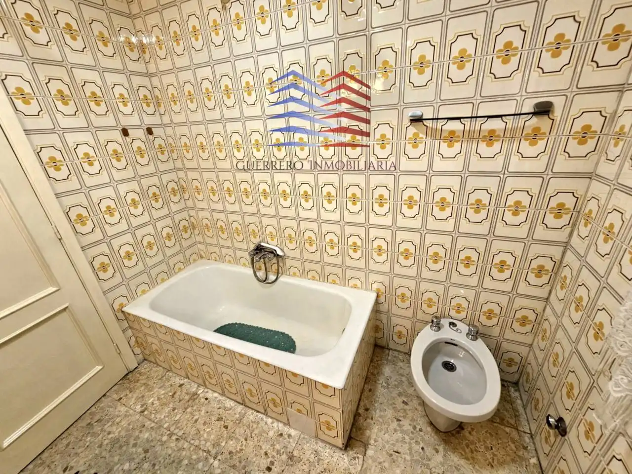 Bathroom of Flat for rent in Ourense Capital   with Heating, Furnished and Balcony
