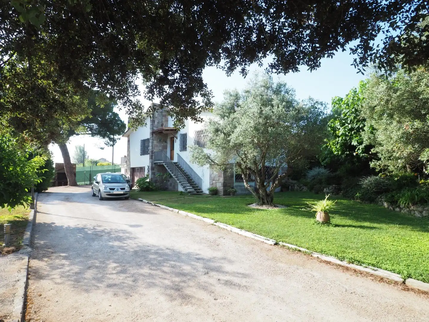 Vista exterior de Casa o xalet en venda en Canovelles amb Calefacció, Terrassa i Traster