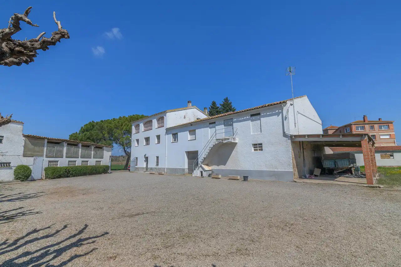 Vista exterior de Finca rústica en venda en Manresa amb Calefacció, Jardí privat i Traster