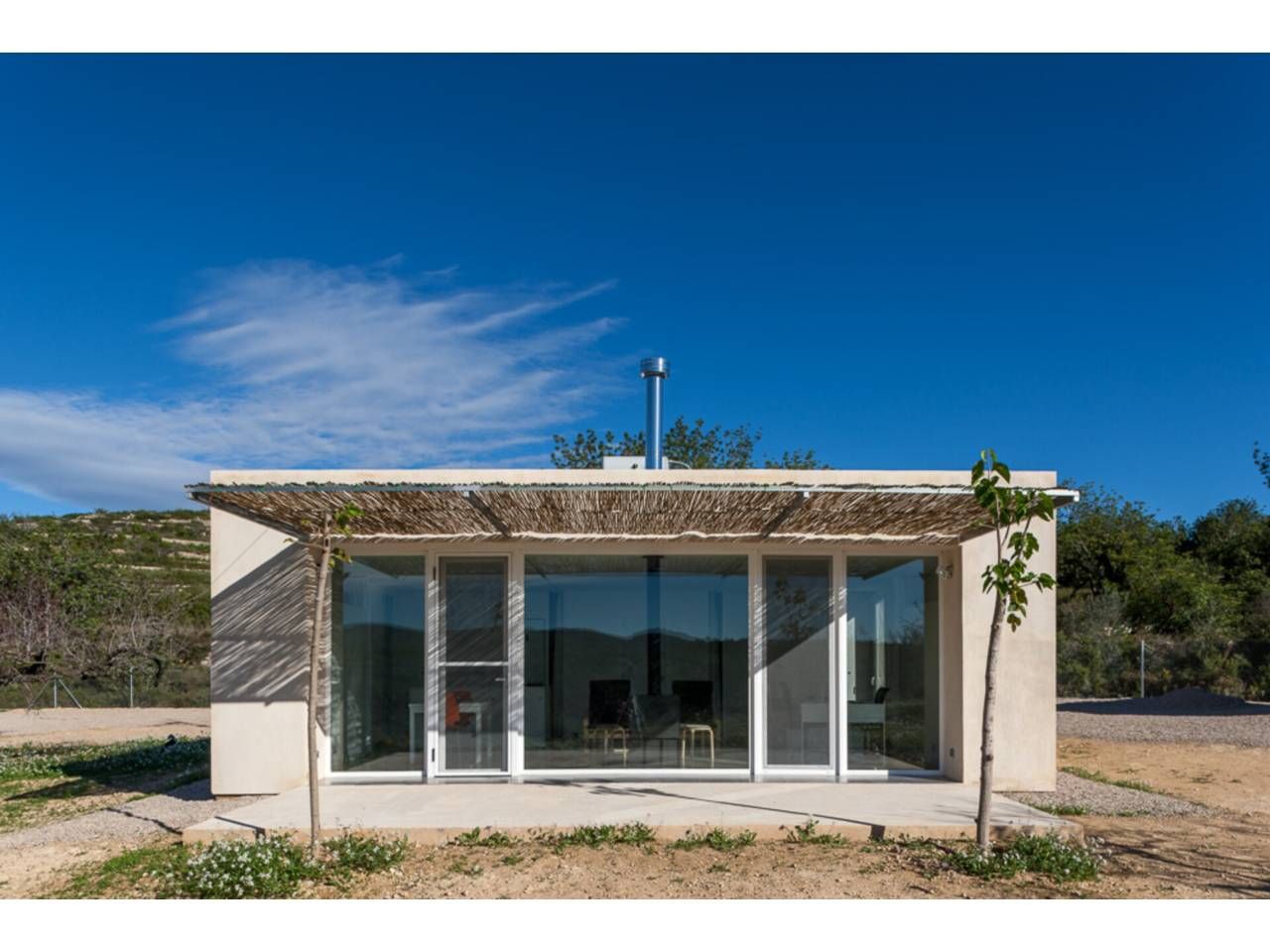 Vista exterior de Finca rústica en venda en Cervera del Maestre amb Jardí privat i Moblat