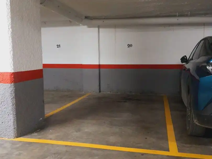 Einzelparkplatz zum Verkauf in Miguel Adlert Noguerol 24, imagen 2