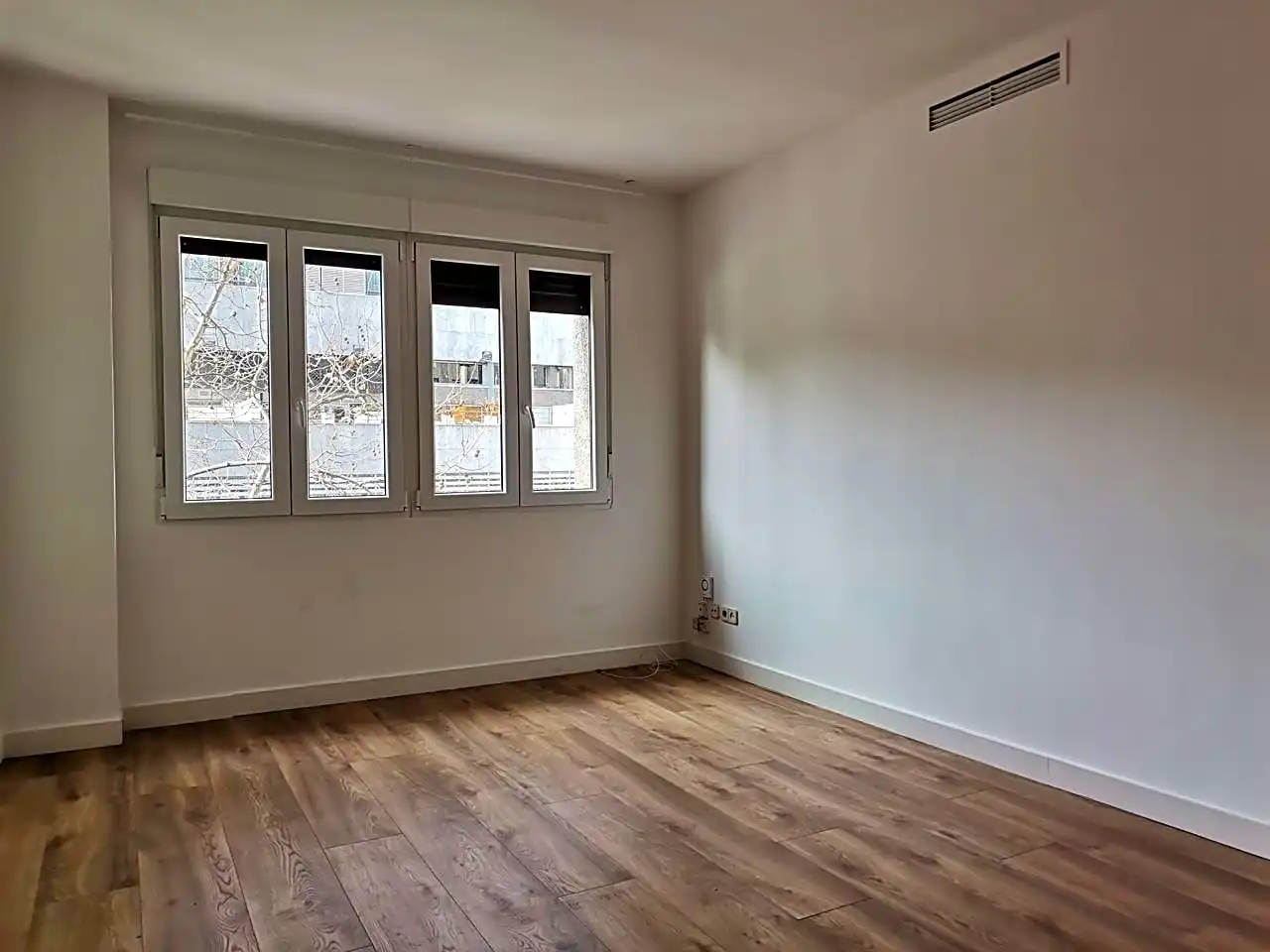 Schlafzimmer von Wohnung zur Miete in Madrid mit Klimaanlage, Heizung und Gemeinschaftspool