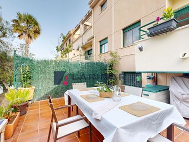 Casa a schiera con piscina in vendita a Calle ENRIC VALOR 14
