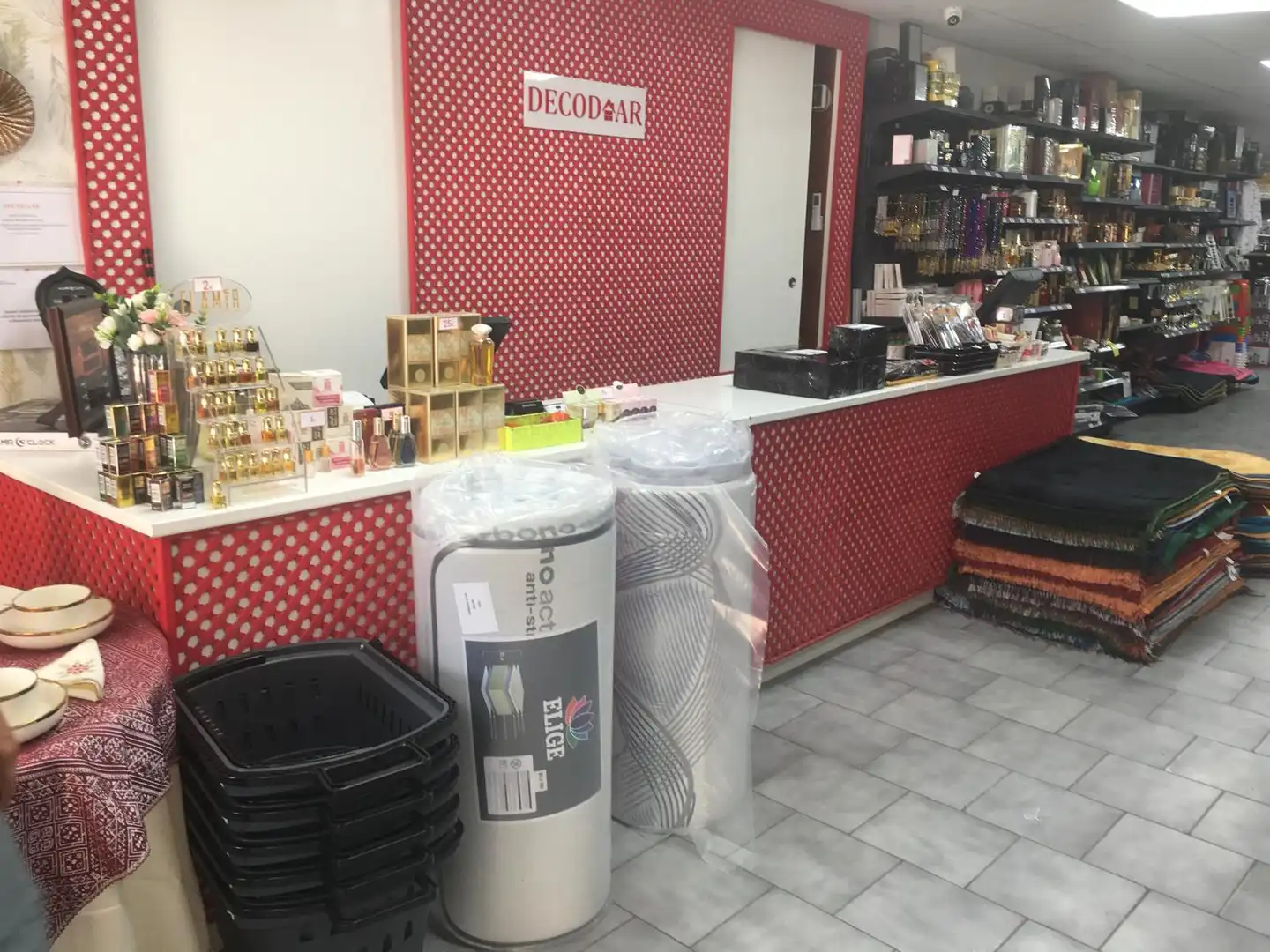 Local comercial en alquiler en Barri dels Escriptors, imagen 2