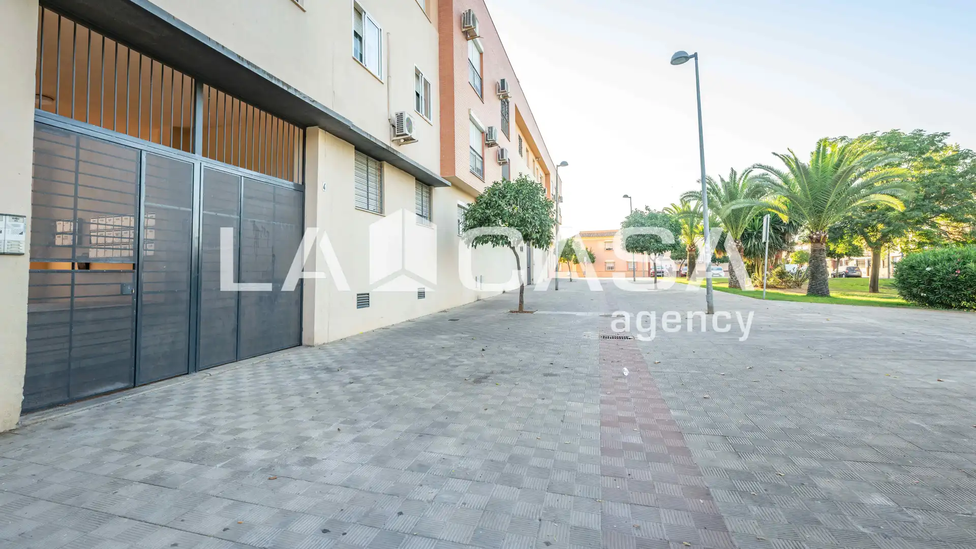 Parking de Planta baja en venta en Dos Hermanas con Trastero y Piscina