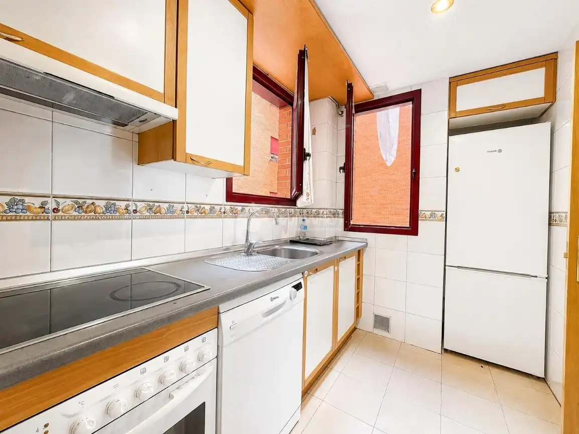 Kitchen of Flat for rent in Madrid  with Air Conditioner and Heating