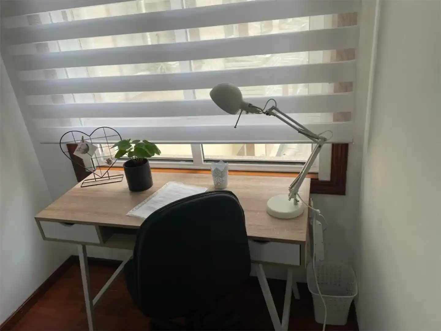 Dormitori de Apartament per a compartir en A Coruña Capital  amb Parquet, Moblat i Forn