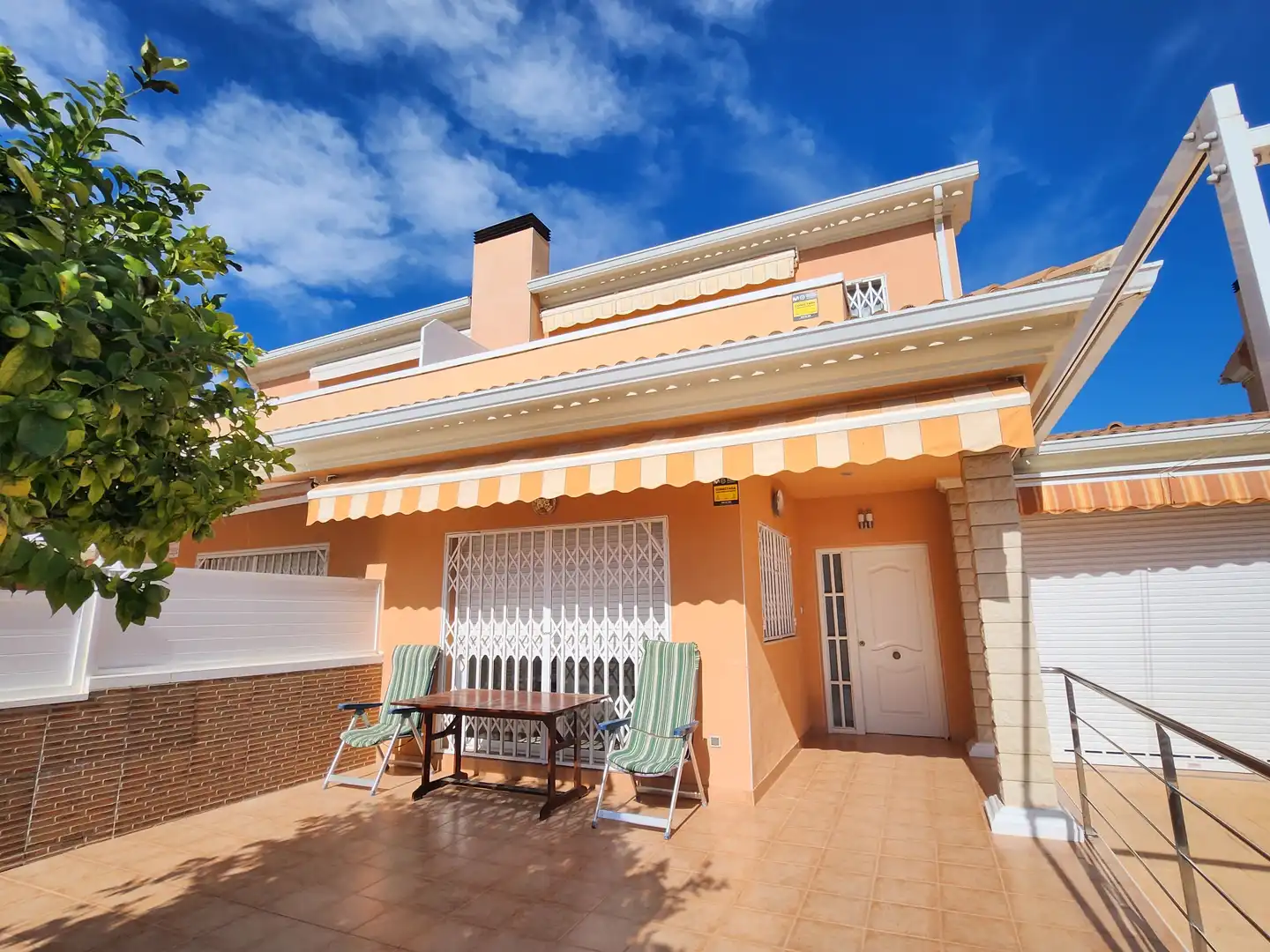 Vista exterior de Casa adosada en venta en Roda de Berà con Aire acondicionado, Calefacción y Terraza