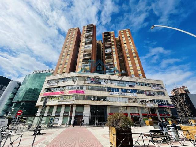 Local comercial en Alquiler en Avenida Toledo en Centro - Corte Inglés