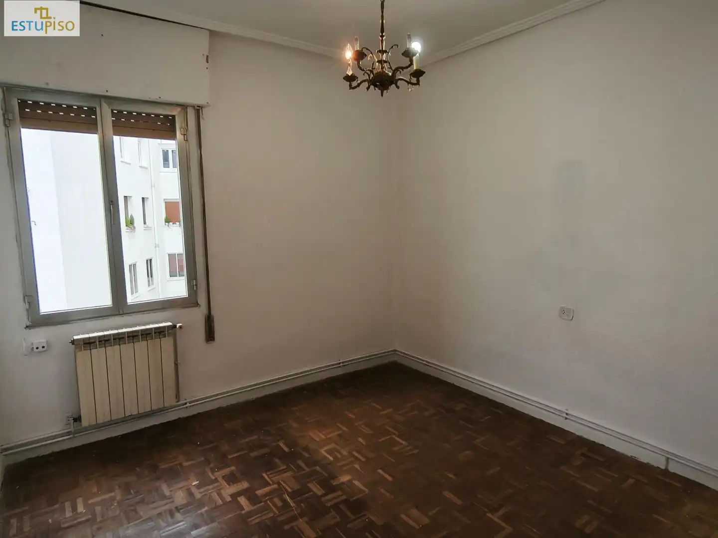 Dormitori de Pis en venda en Vitoria - Gasteiz amb Calefacció, Parquet i Terrassa