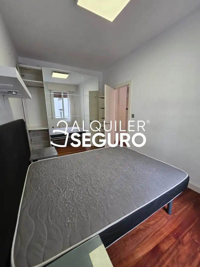 Habitación de Piso de alquiler en Bilbao  con Calefacción y Amueblado