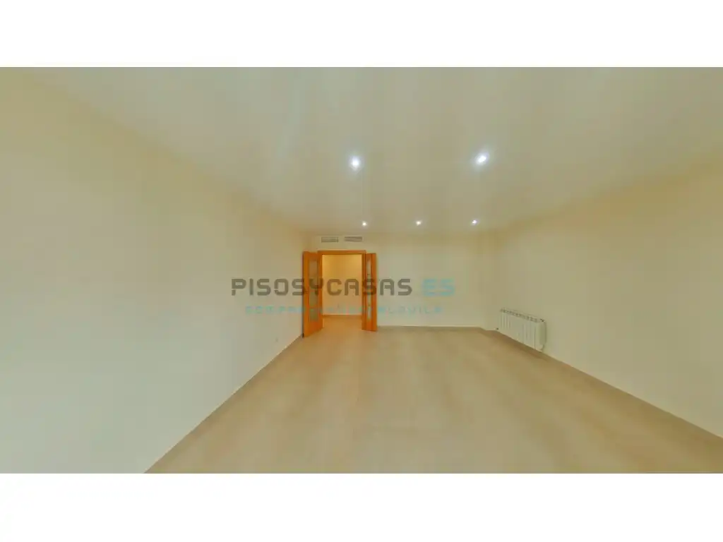 Flat for sale in Tauste  with Air Conditioner, Oven and Washing machine