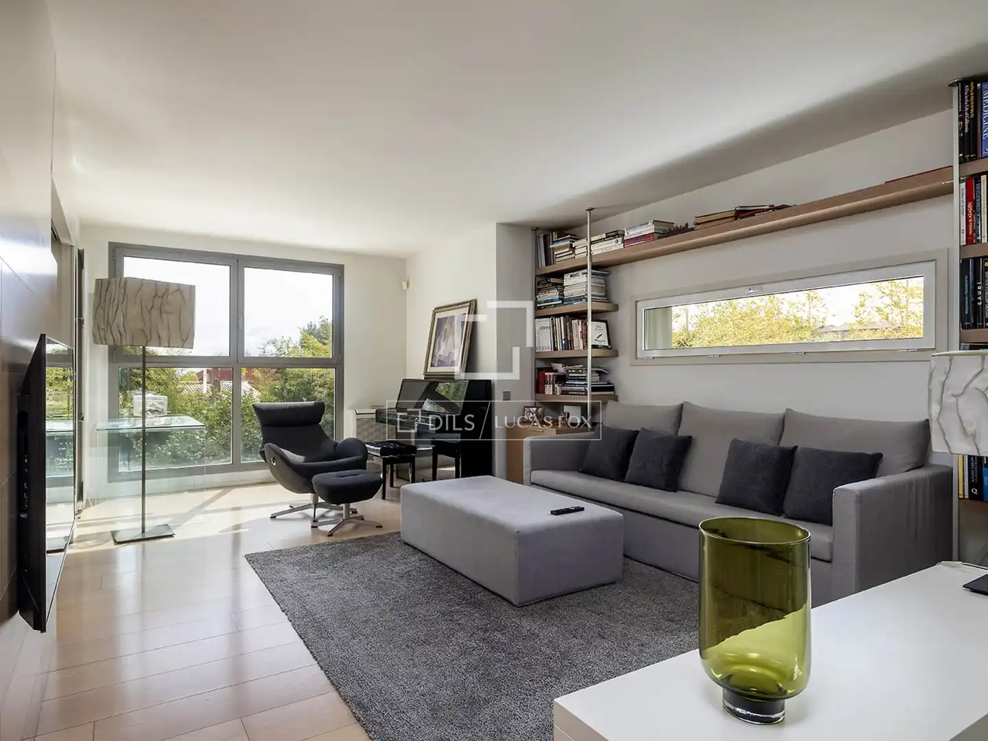 Sala d'estar de Casa o xalet en venda en Barcelona amb Aire condicionat, Calefacció i Jardí privat