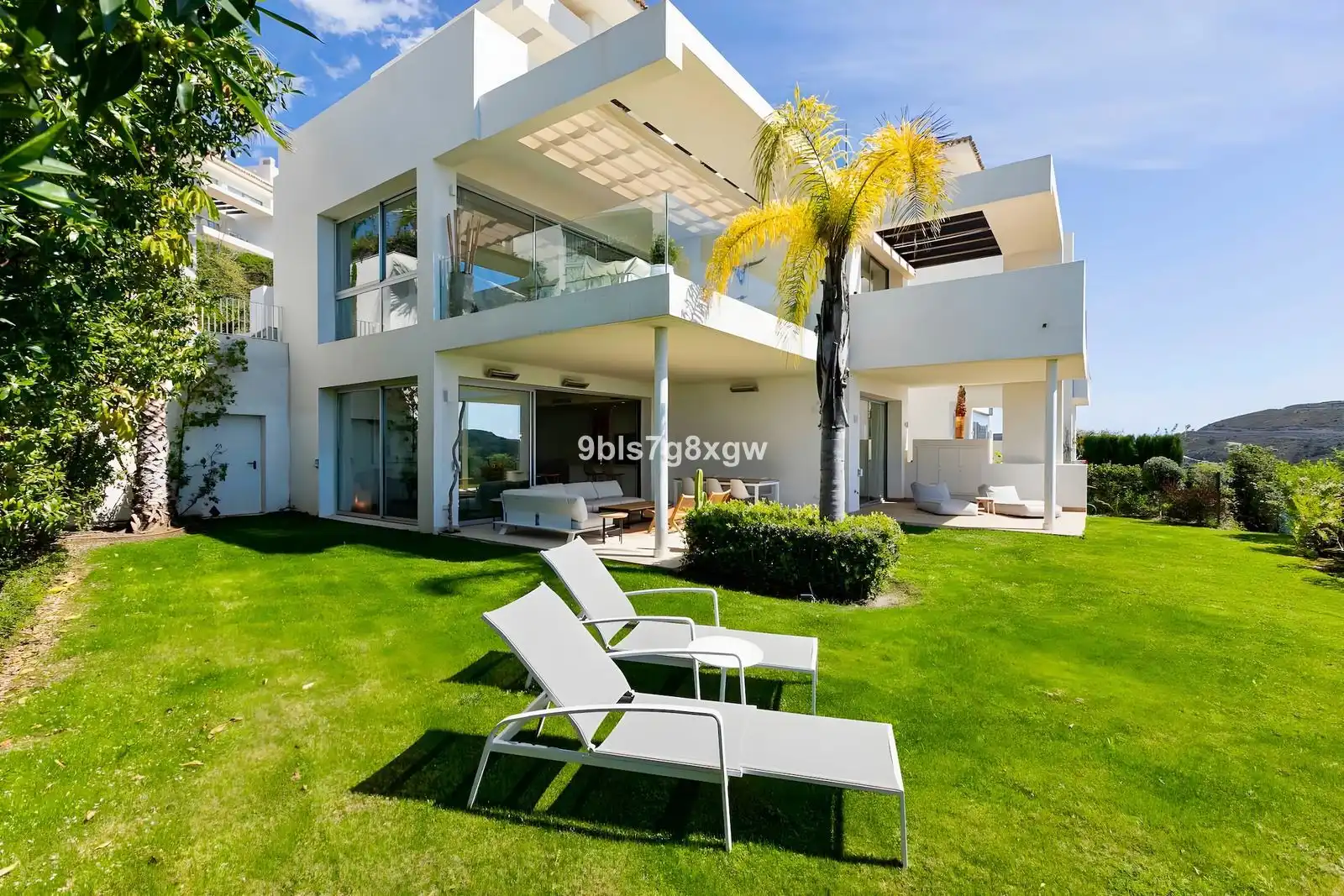 Apartament amb piscina en venda a Calle Benahavís 5-1