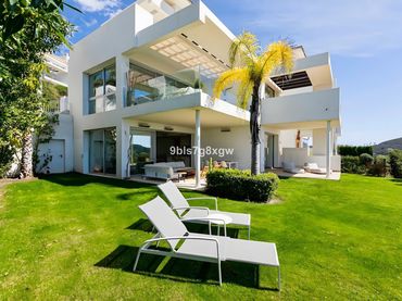 Apartament amb piscina en venda a Calle Benahavís 5-1